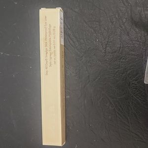 Stila stay all day eye liner in Sting ray